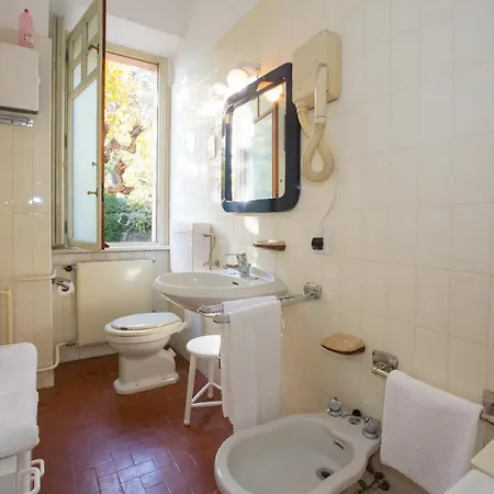 Sleeps 10 Villa *