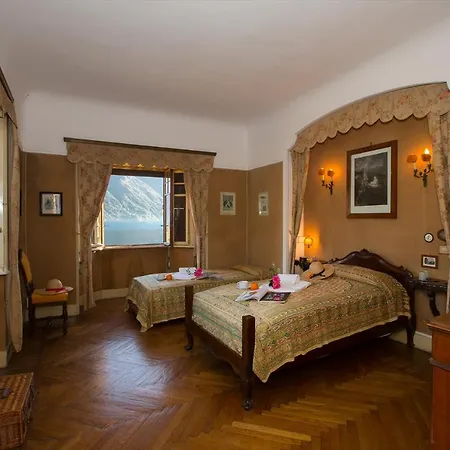 Villa Sleeps 10 Tremezzo