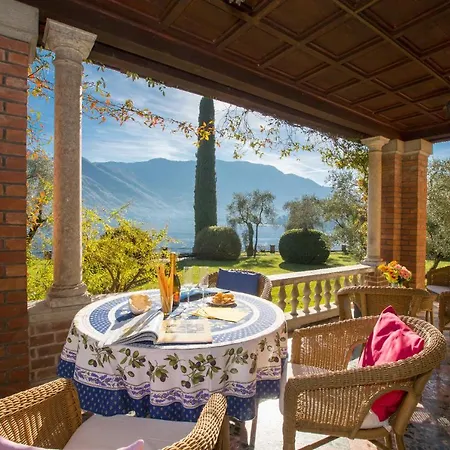 Sleeps 10 Villa