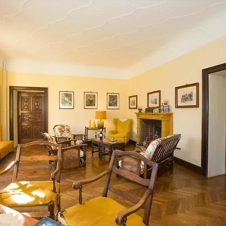 Villa Sleeps 10 *