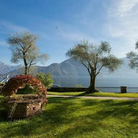 Sleeps 10 Villa *
