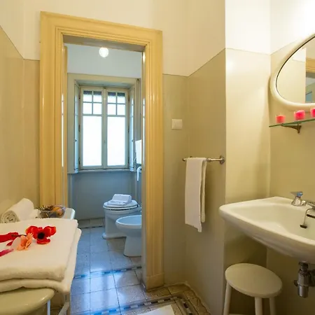 Sleeps 10