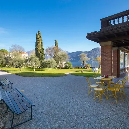 Villa Sleeps 10