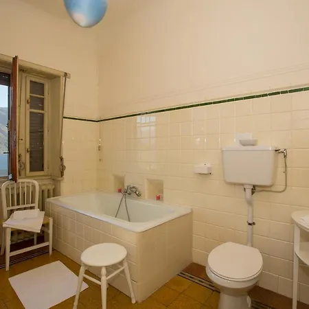 Sleeps 10 Tremezzo