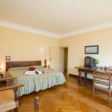 Sleeps 10 Tremezzo