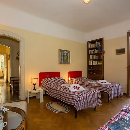 וילה Sleeps 10 *