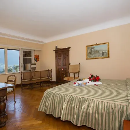 וילה Sleeps 10 *