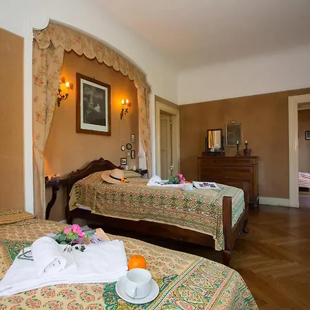 Sleeps 10 *