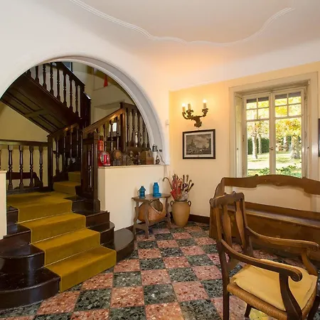 Sleeps 10 *